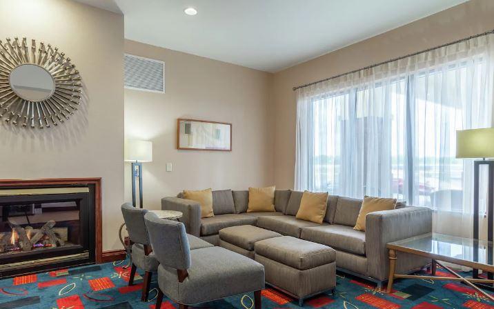 Hotel Hampton At Capital Mall