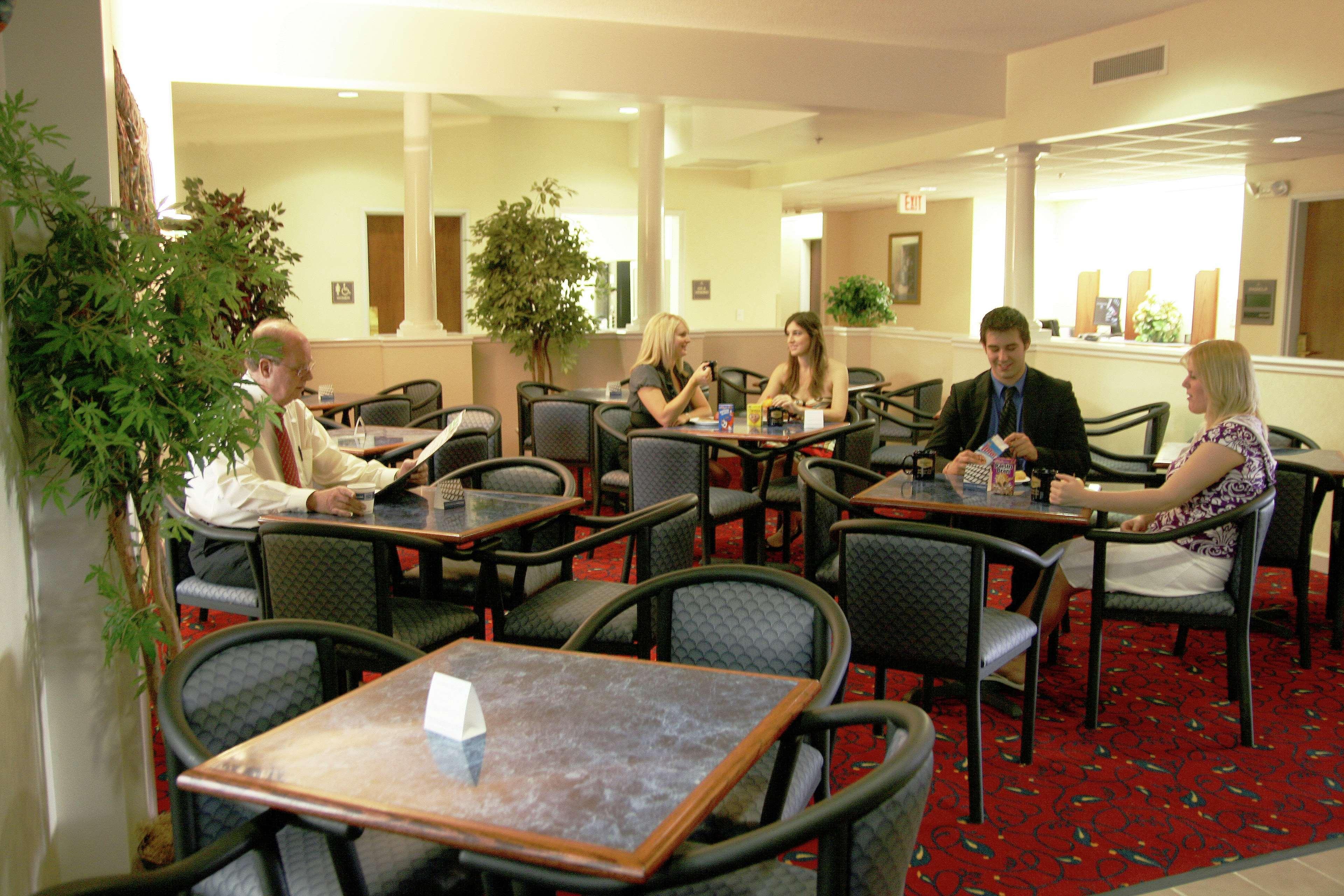 Hampton At Capital Mall Hotel